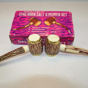 Alternative view of Peper en zout stelletje in vorm van een pijp