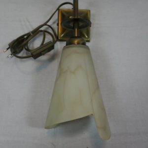 Wandlampje met glazen kap