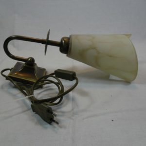 Wandlampje met glazen kap