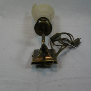 Wandlampje met glazen kap