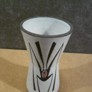 Vintage vaasje met Picasso achtige afbeelding