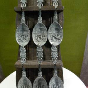 Tinnen lepelrek met 6 lepels