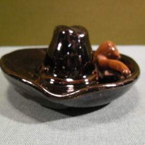 Asbak aardewerk model van een hoed