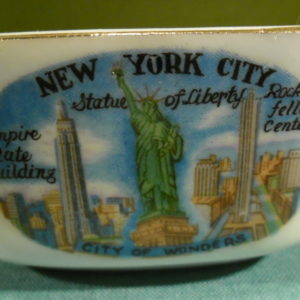 4 Asbakjes in houder . Souvenir uit New York