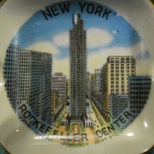 4 Asbakjes in houder . Souvenir uit New York