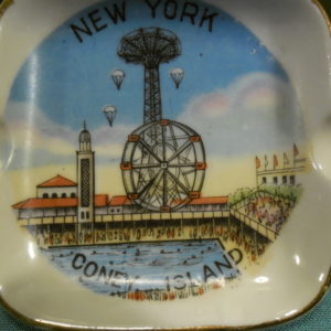 4 Asbakjes in houder . Souvenir uit New York