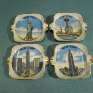 4 Asbakjes zonder houder. Souvenir uit New York