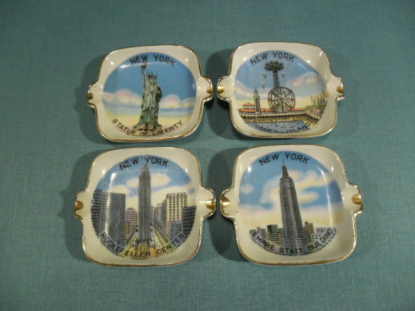 4 Asbakjes zonder houder. Souvenir uit New York