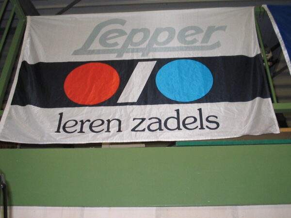 Vlag Lepper leren zadels