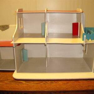 Poppenhuis van rond 1955.