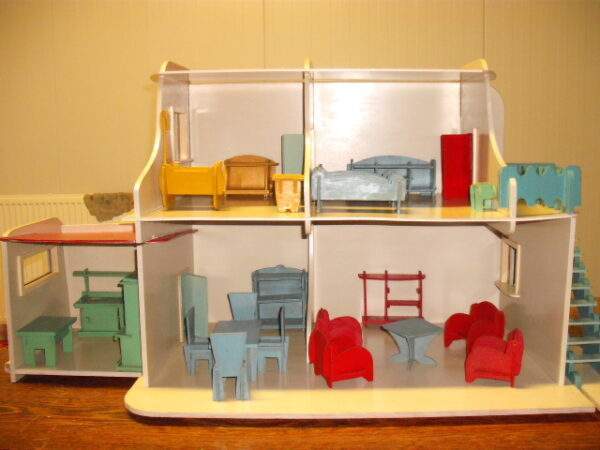 Poppenhuis van rond 1955.