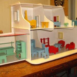 Poppenhuis van rond 1955.