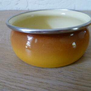 Set van 6 geëmailleerde pannetjes