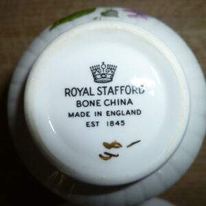 Kop en schotel, paars bloemetje, Royal Stafford, England