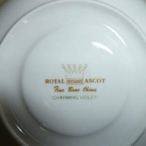 Kop en schotel, paars-roze bloemetje, Royal Ascot, Fine Bone China