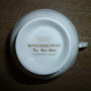 Kop en schotel, paars-roze bloemetje, Royal Ascot, Fine Bone China