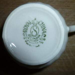 Kop en schotel, roze bloemetje, Seltmann, Bavaria, Royal China