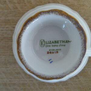 Kop en schotel, bloemmotief, Elizabethan England