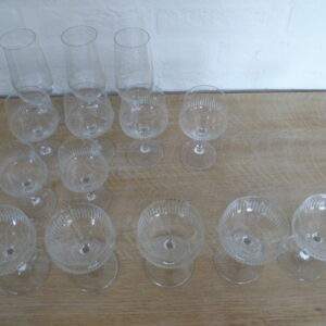 Geslepen glazen, set van 14 stuks, diverse maten