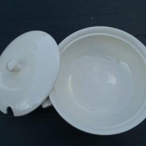 Petrus Regout, dekschaal, creme kleurig