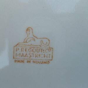 Petrus Regout, dekschaal, creme kleurig