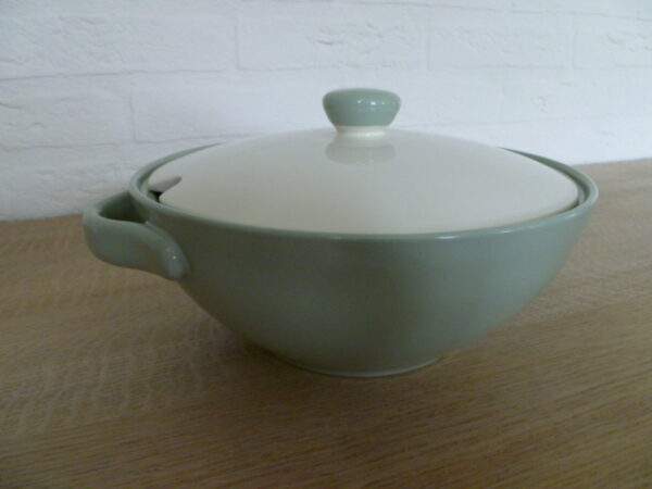 Regina Gouda Holland, dekschaal met deksel, pastel groen