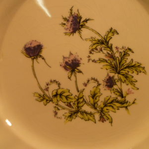 Bord met distels, Pagnossin Earthenware Italy