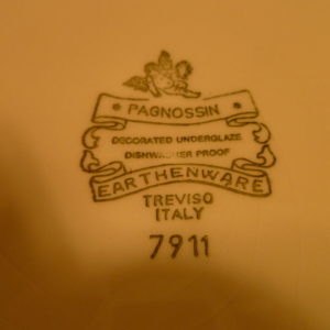 Bord met distels, Pagnossin Earthenware Italy