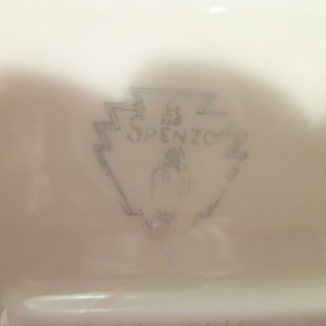 Servies delen, Spenzo