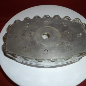 Glazen theelichthouder met metalen plaatje