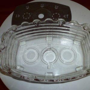 Glazen theelichthouder met metalen plaatje