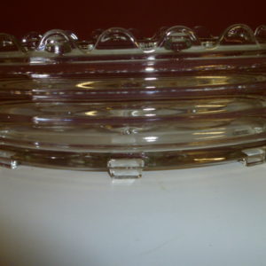 Glazen theelichthouder met metalen plaatje