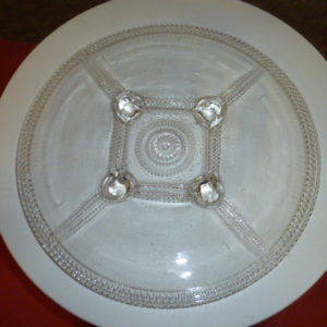 Glazen taartschaal op pootjes