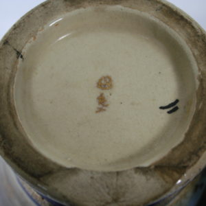 Alternative view of Twee oude decoratieve kast vazen