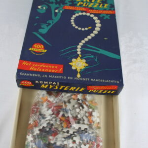 Alternative view of Mysterie puzzel     Het verdwenen halssnoer