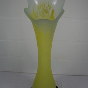 Alternative view of Grote siervaas    Blank /geel