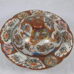 Alternative view of Kutani Japans porseleinen wierrook doofpot.