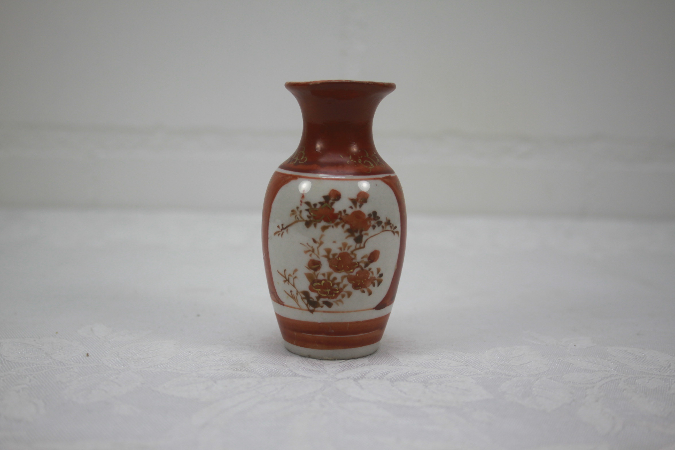 Japanse Meiji Kutani porseleinen vaasje